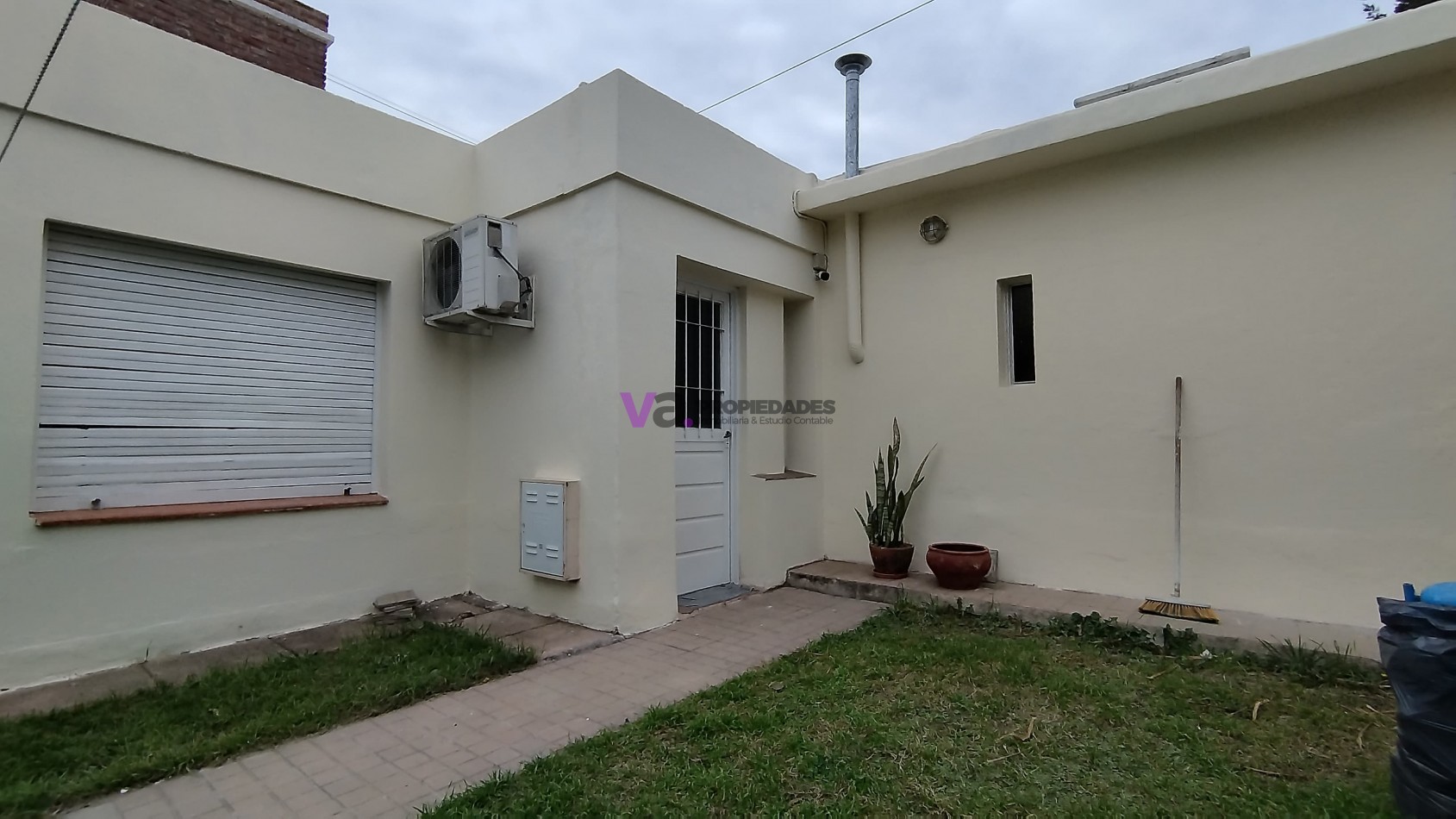 IDEAL INVERSIONISTA, 3 RENTAS! CASA 2 DORM+ DPTO 1 DORM + SALON 80M2, IMPERDIBLE! 