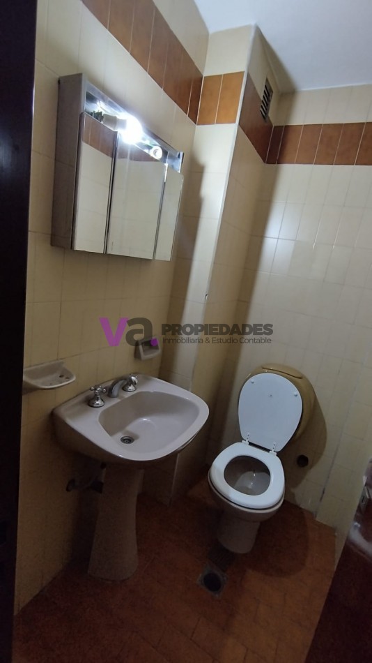 DEPARTAMENTO CENTRO  3 dormitorios, 2 baños, Bv Illia 389. Piso completo!! 