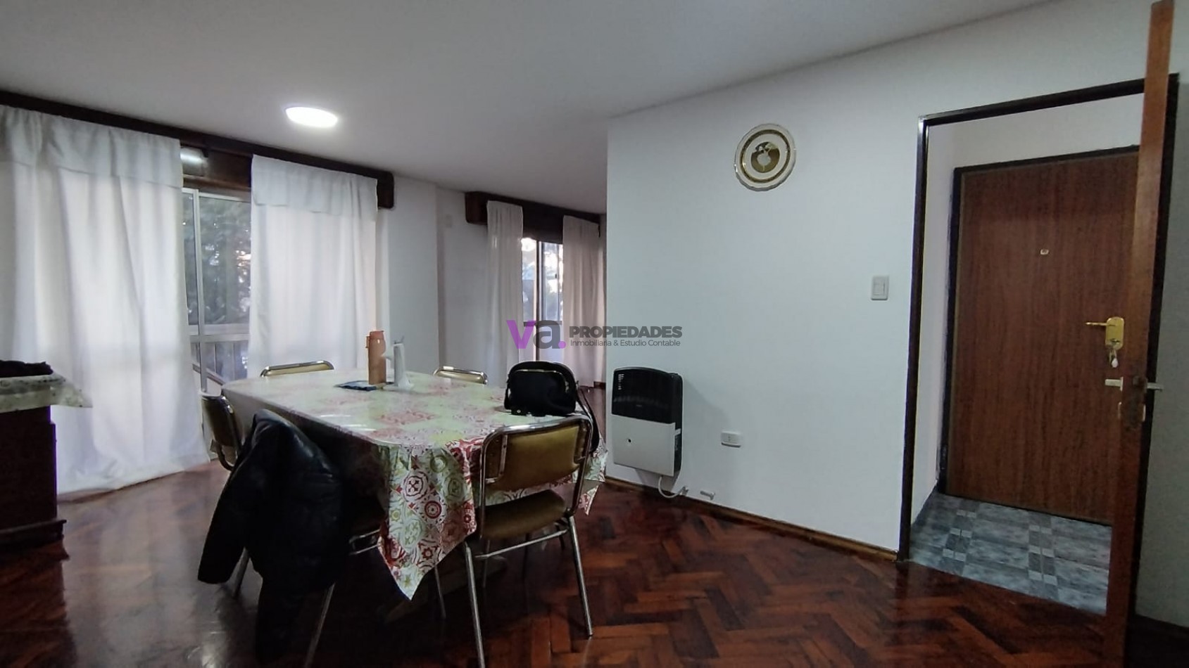 DEPARTAMENTO CENTRO  3 dormitorios, 2 baños, Bv Illia 389. Piso completo!! 